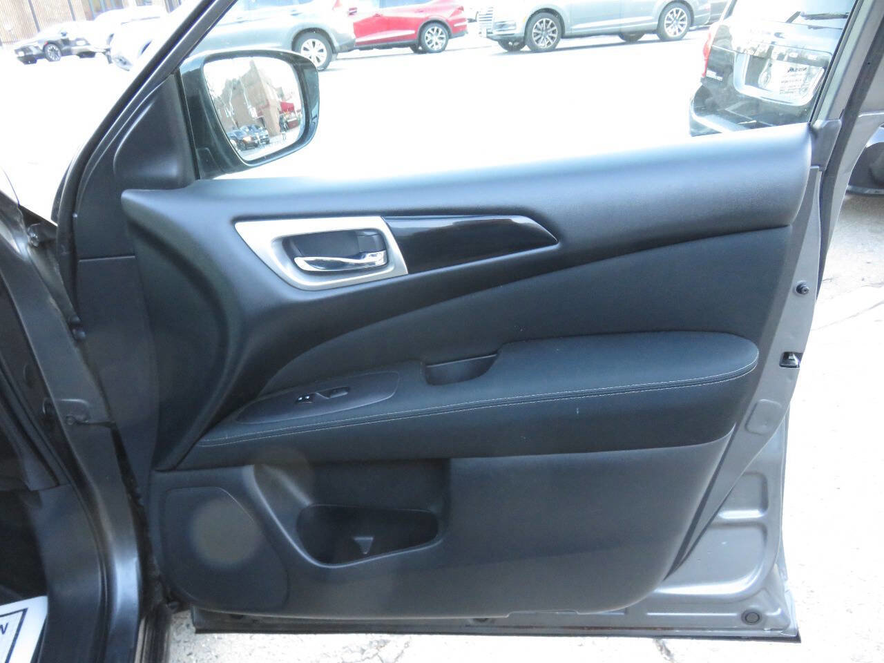 Used 2017 Nissan Pathfinder S image 27