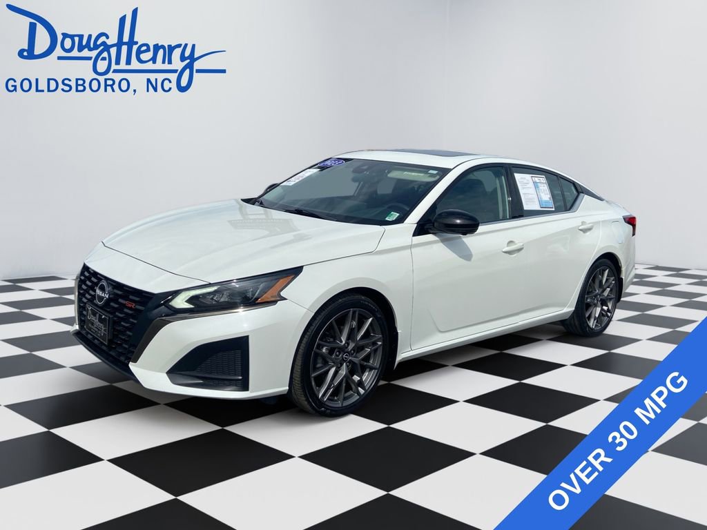 Used 2023 Nissan Altima 2.0 SR FWD image 1