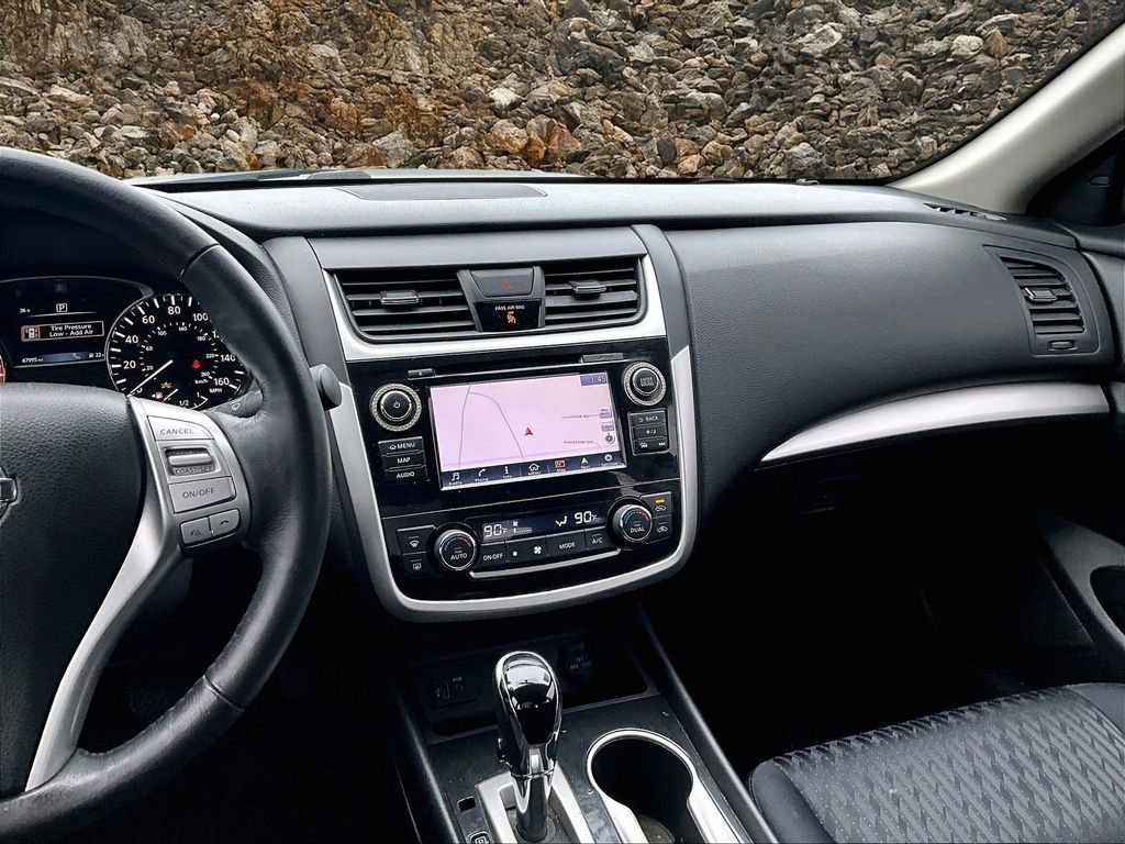Used 2018 Nissan Altima 2.5 SV w/ 2.5 SV Technology Package image 6