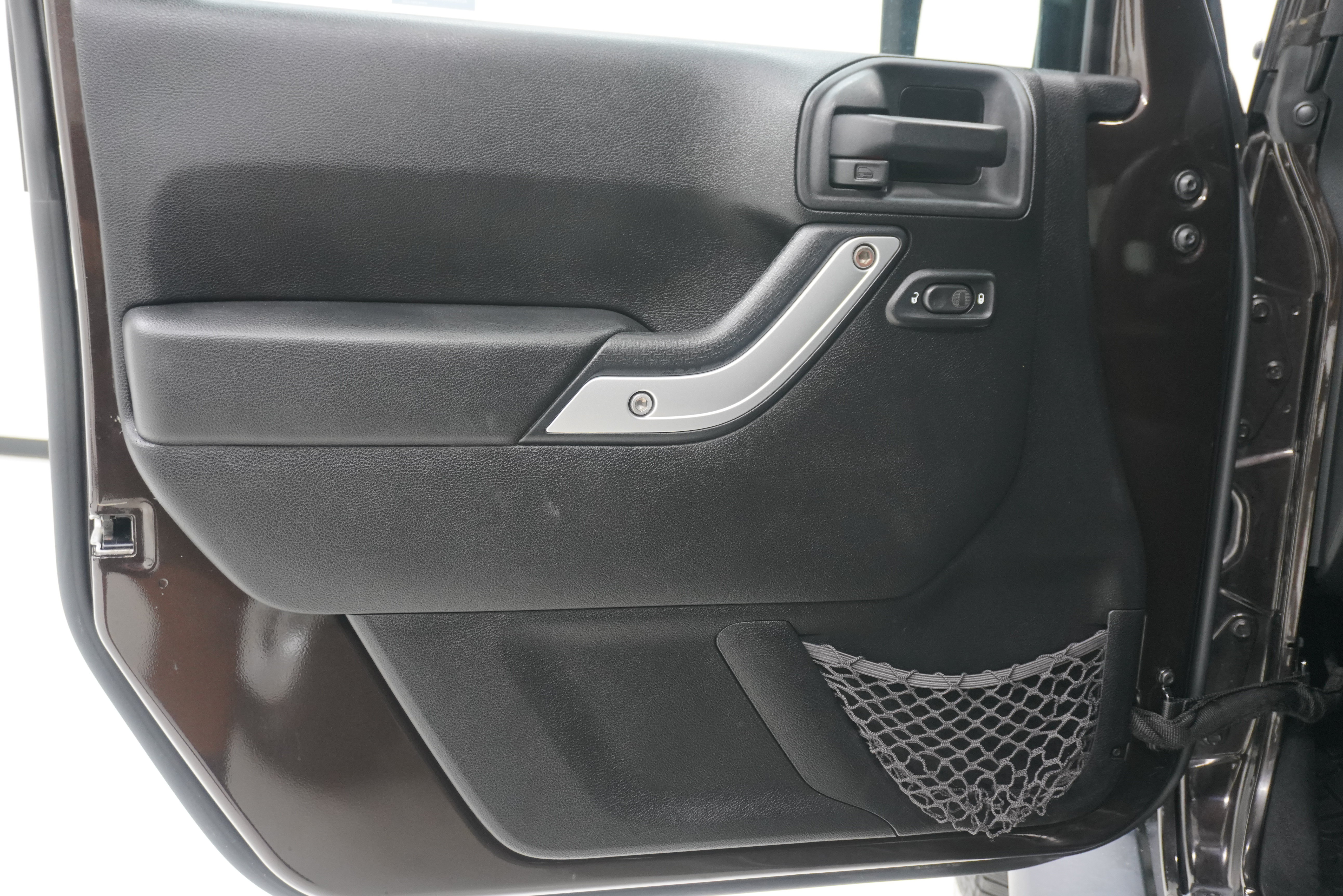 Used 2013 Jeep Wrangler Unlimited Sahara AWD/4WD image 17
