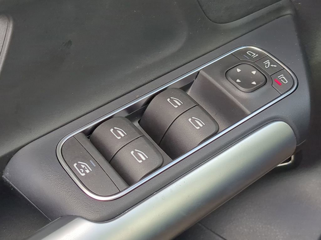 Used 2025 Mercedes-Benz GLA 250 image 10