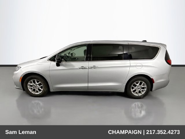 Used 2024 Chrysler Pacifica Touring-L FWD image 4