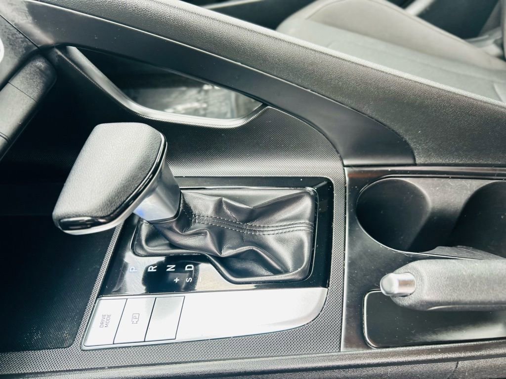 Used 2021 Hyundai Elantra SE image 36