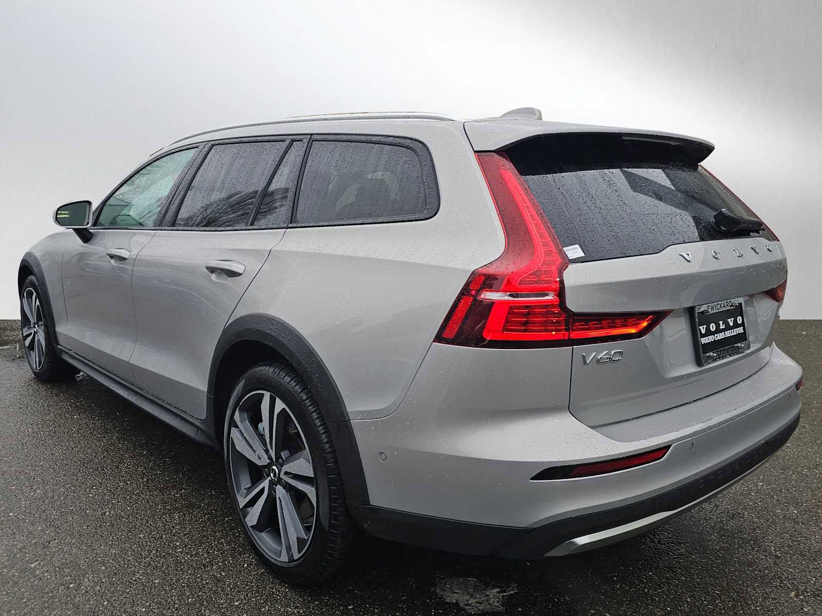 Certified 2025 Volvo V60 B5 Cross Country Plus image 5