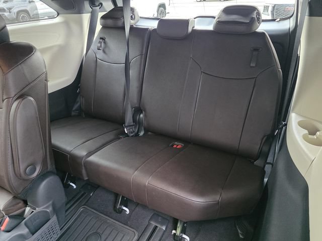 Used 2024 Toyota Sienna Platinum AWD/4WD image 16