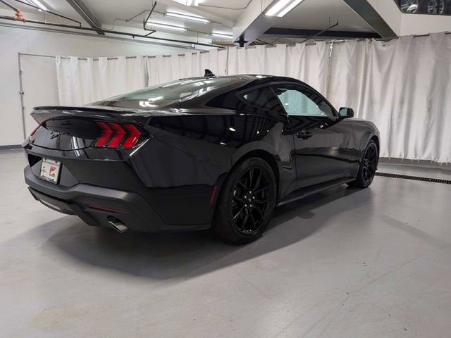 Used 2025 Ford Mustang Coupe RWD image 3