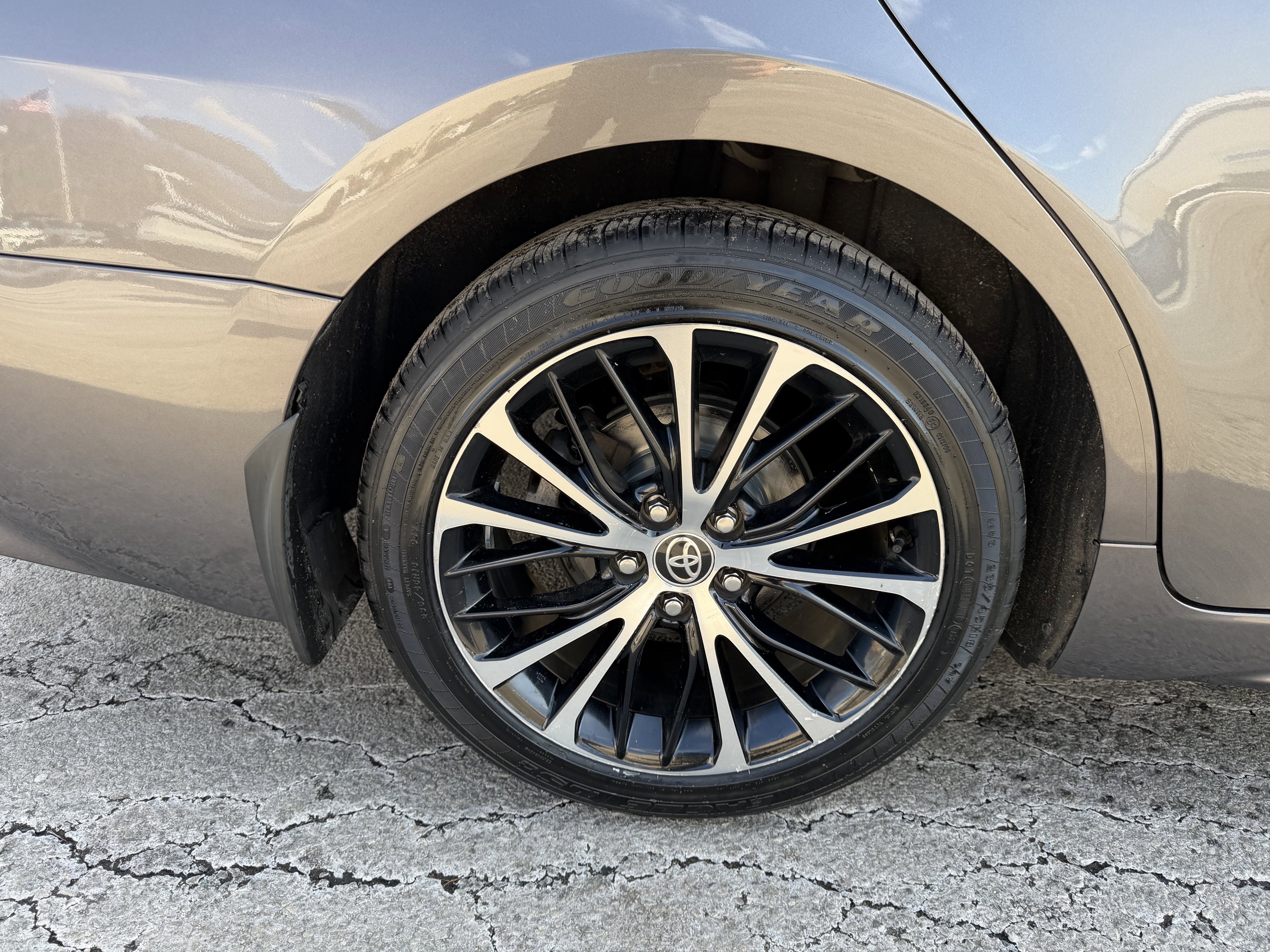 Used 2020 Toyota Camry image 7