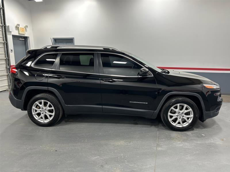 Used 2018 Jeep Cherokee Latitude Plus image 6
