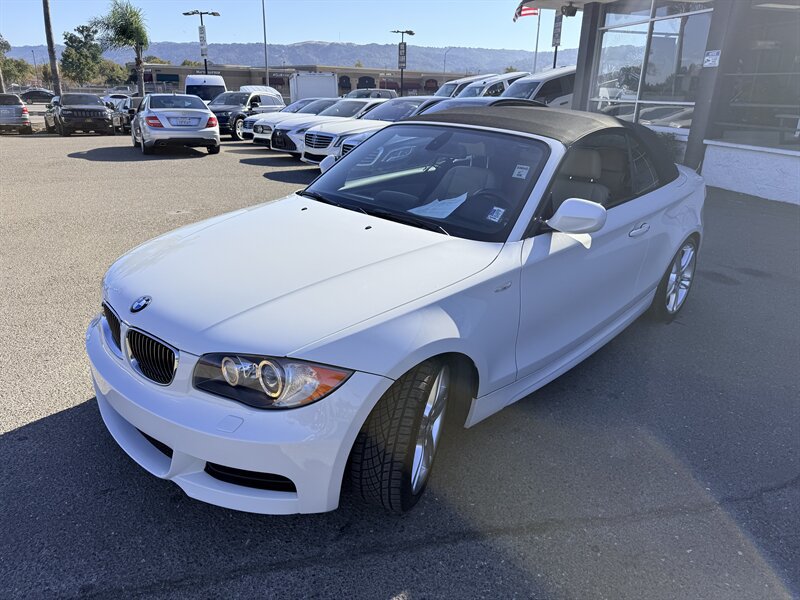 Used 2011 BMW 135i Convertible RWD image 3