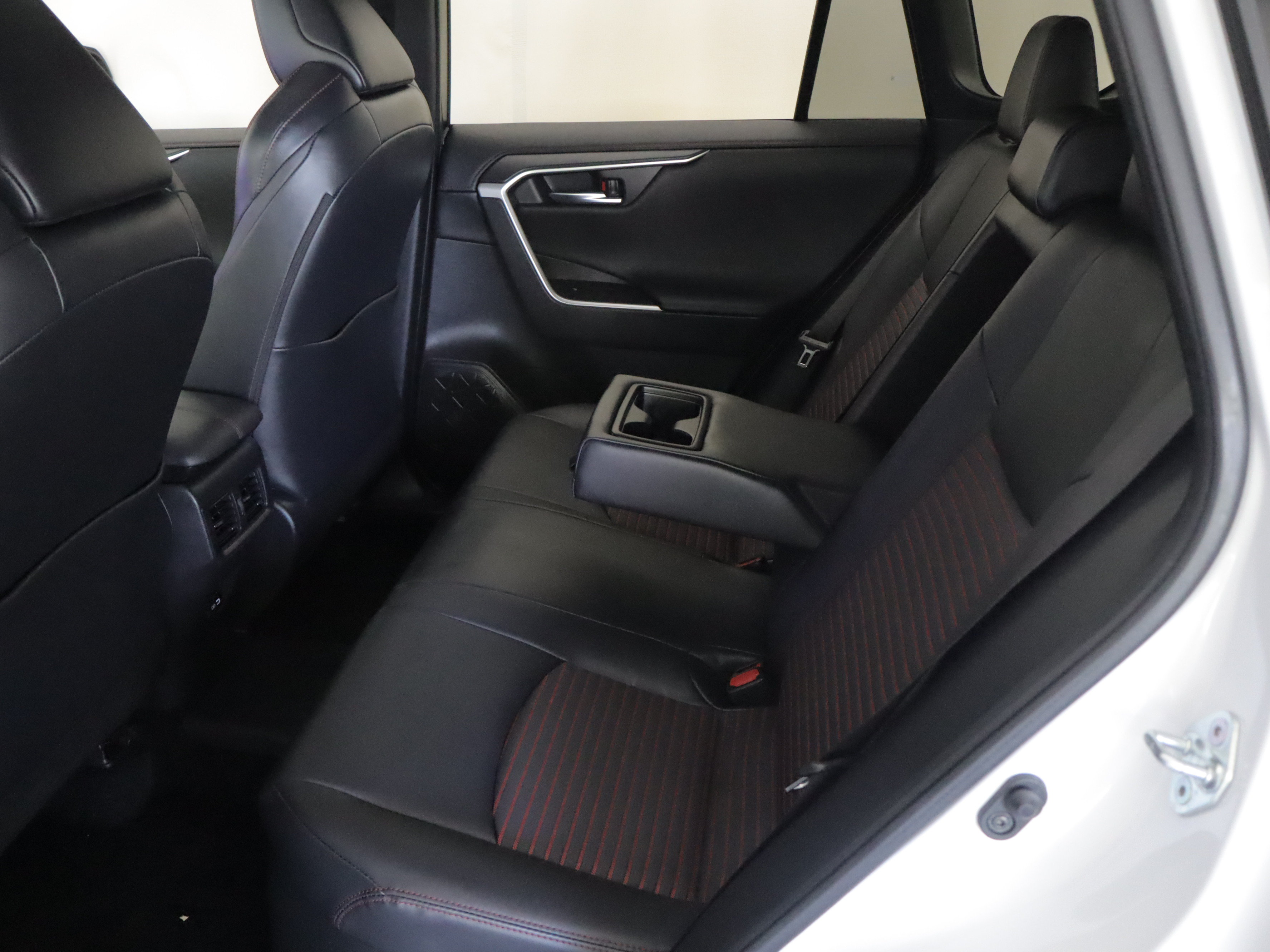 Used 2023 Toyota RAV4 XSE w/ Weather Package AWD/4WD image 9