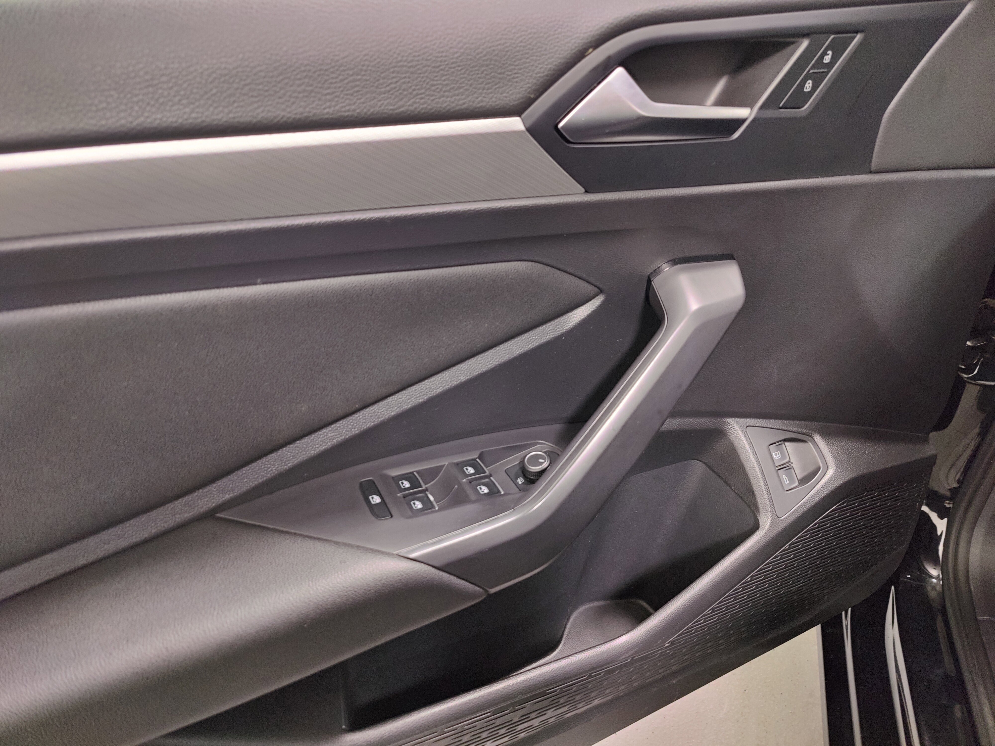 Used 2021 Volkswagen Jetta SE w/ SE Cold Weather Package image 26