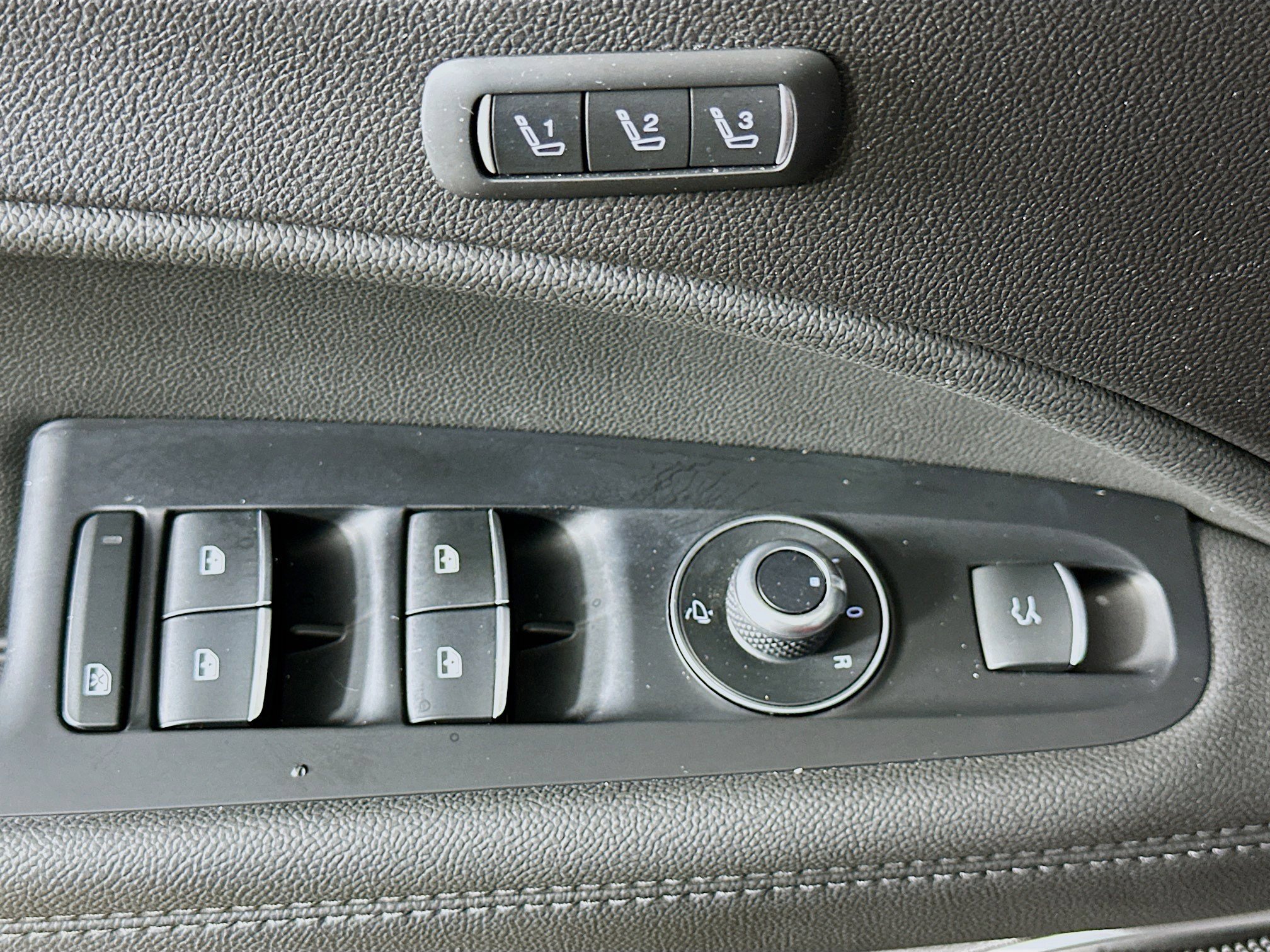 Used 2023 Alfa Romeo Stelvio Sprint RWD image 15