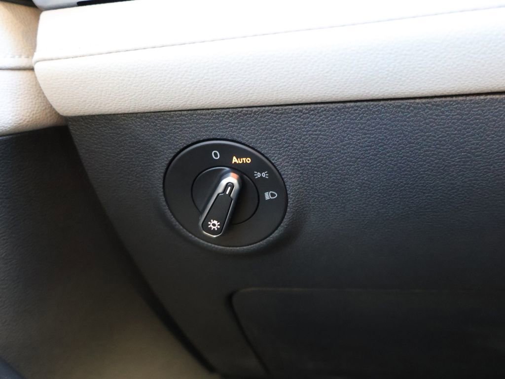 New 2026 Volkswagen Taos SEL image 40