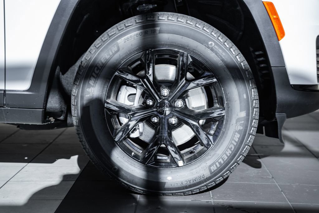 New 2025 Jeep Grand Cherokee L Altitude image 16