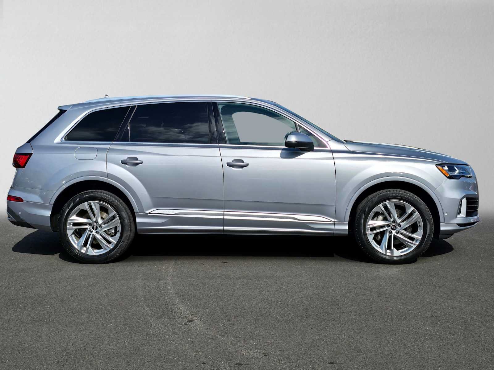 Used 2021 Audi Q7 3.0T Premium Plus w/ Premium Plus Package AWD/4WD image 2