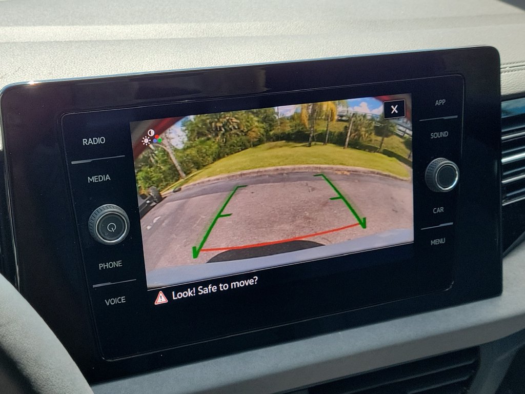 Certified 2025 Volkswagen Jetta SE w/ Sunroof Package FWD image 24
