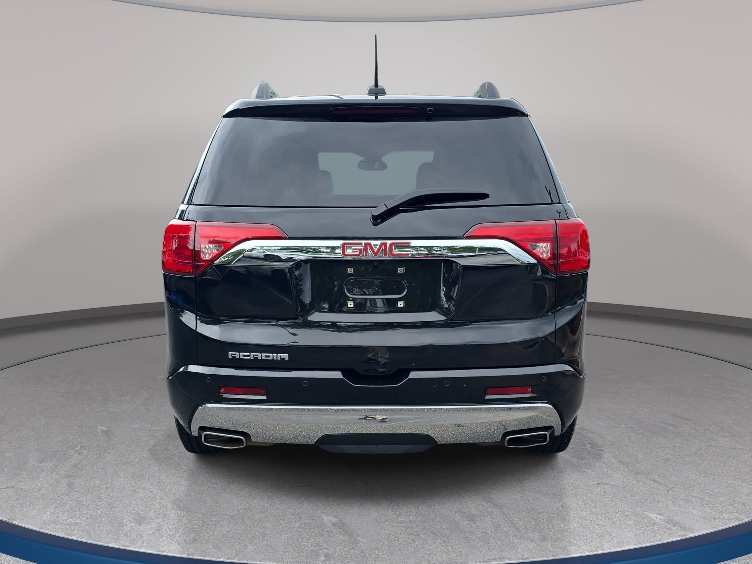 Used 2017 GMC Acadia Denali w/ Technology Package FWD image 6