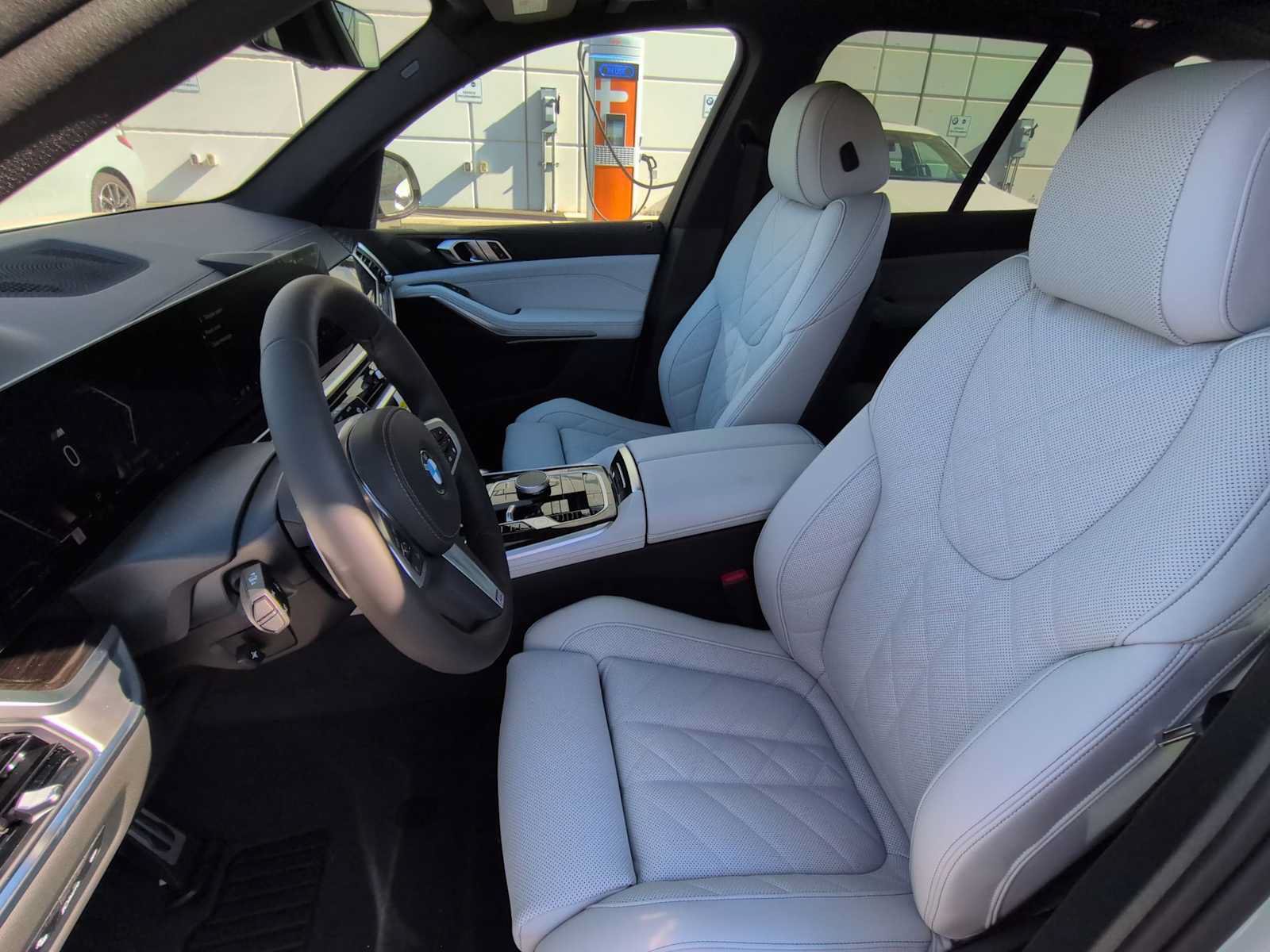 Used 2026 BMW X5 xDrive40i w/ M Sport Package AWD/4WD image 17