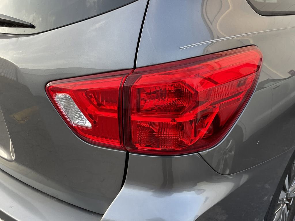 Used 2018 Nissan Pathfinder S FWD image 8