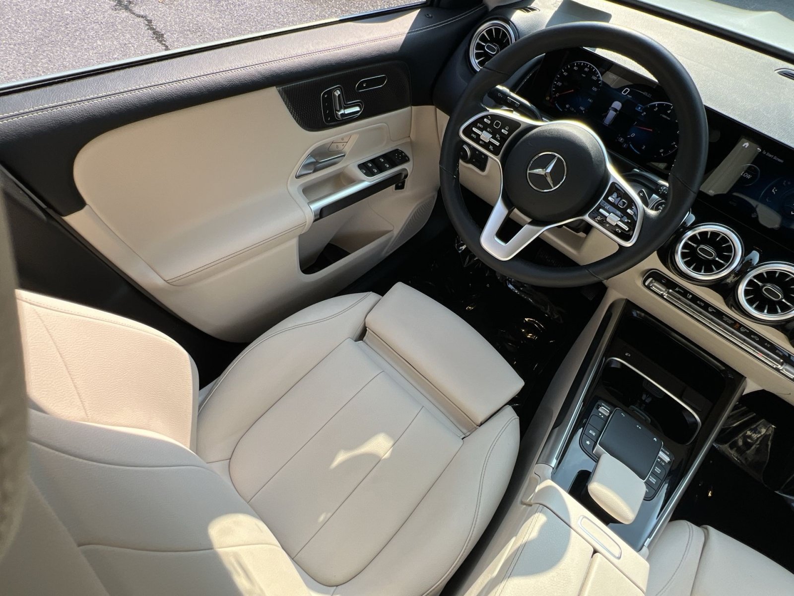 Certified 2022 Mercedes-Benz GLB 250 4MATIC image 16