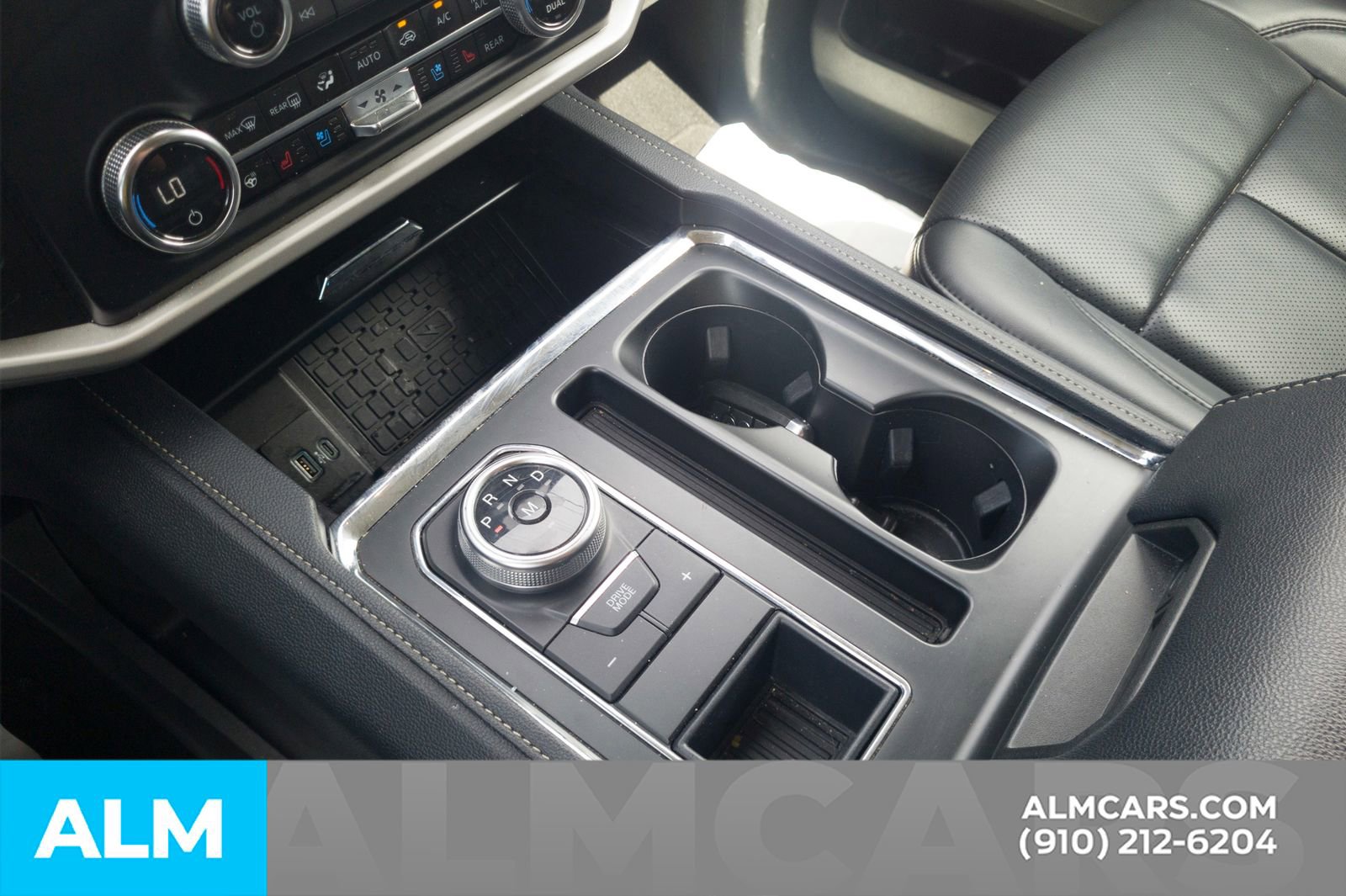 Used 2024 Ford Expedition XLT RWD image 28