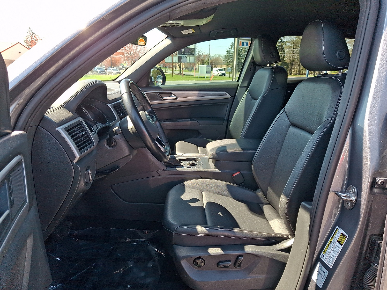 Used 2020 Volkswagen Atlas Cross Sport SE w/ Towing Package image 13