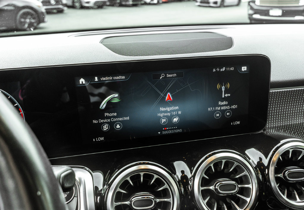 Used 2022 Mercedes-Benz GLB 250 4MATIC w/ Premium Package Lite image 18