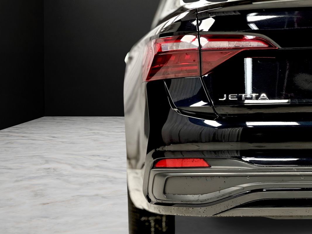 Used 2024 Volkswagen Jetta SE image 14