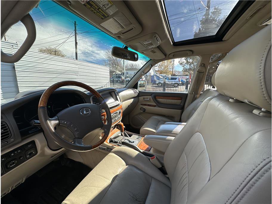 Used 2005 Lexus LX 470 4WD image 2