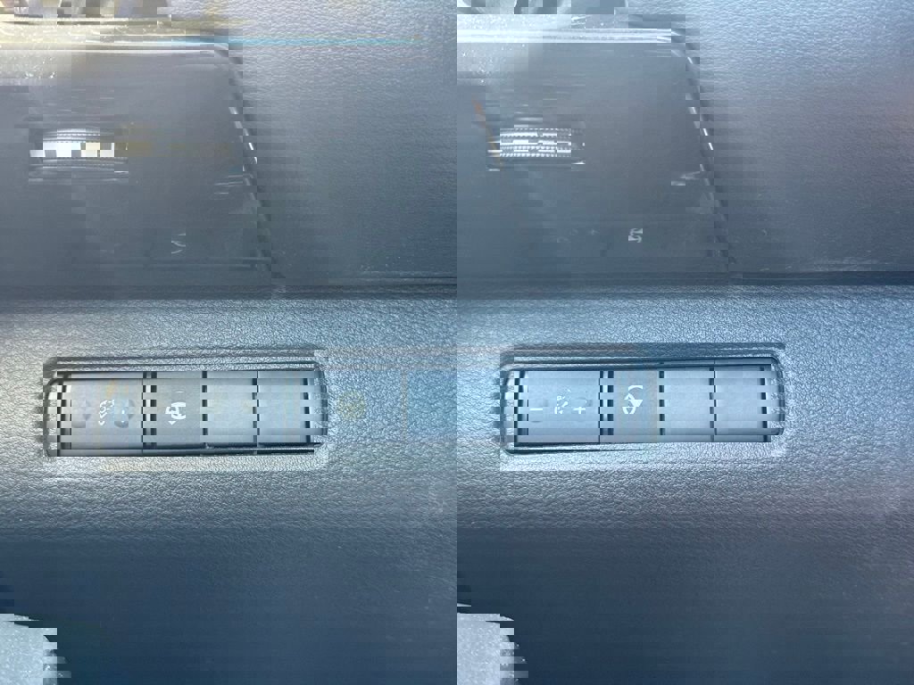 Used 2024 Nissan Pathfinder SV image 28