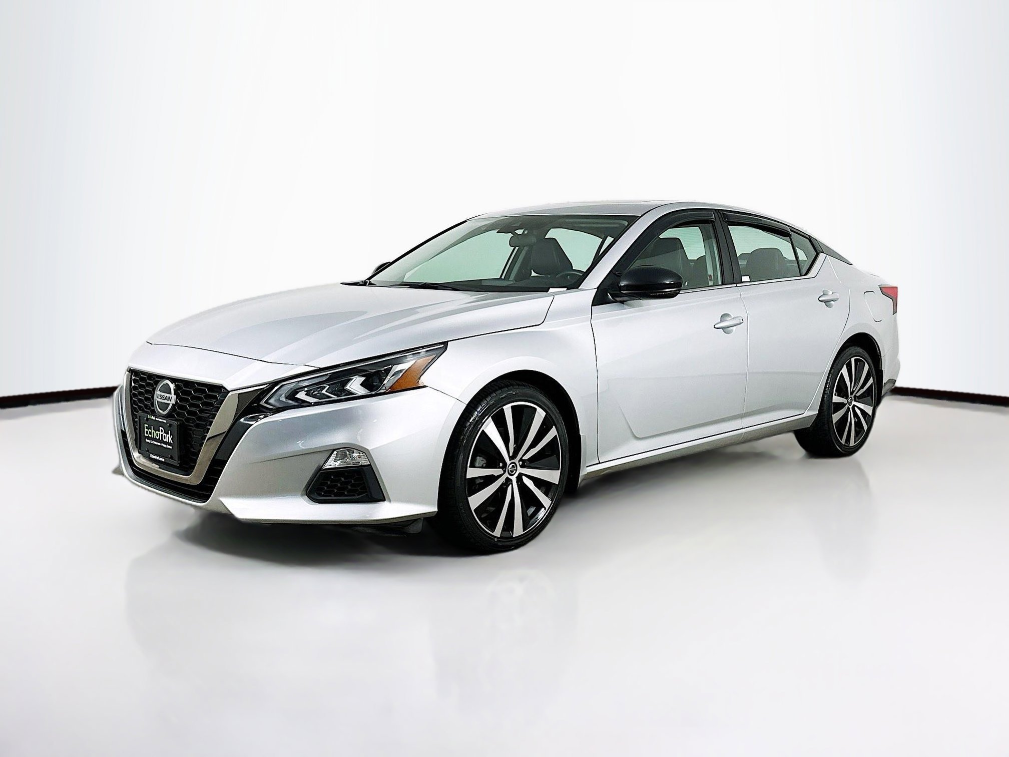 Used 2020 Nissan Altima 2.5 SR w/ Premium Package image 3