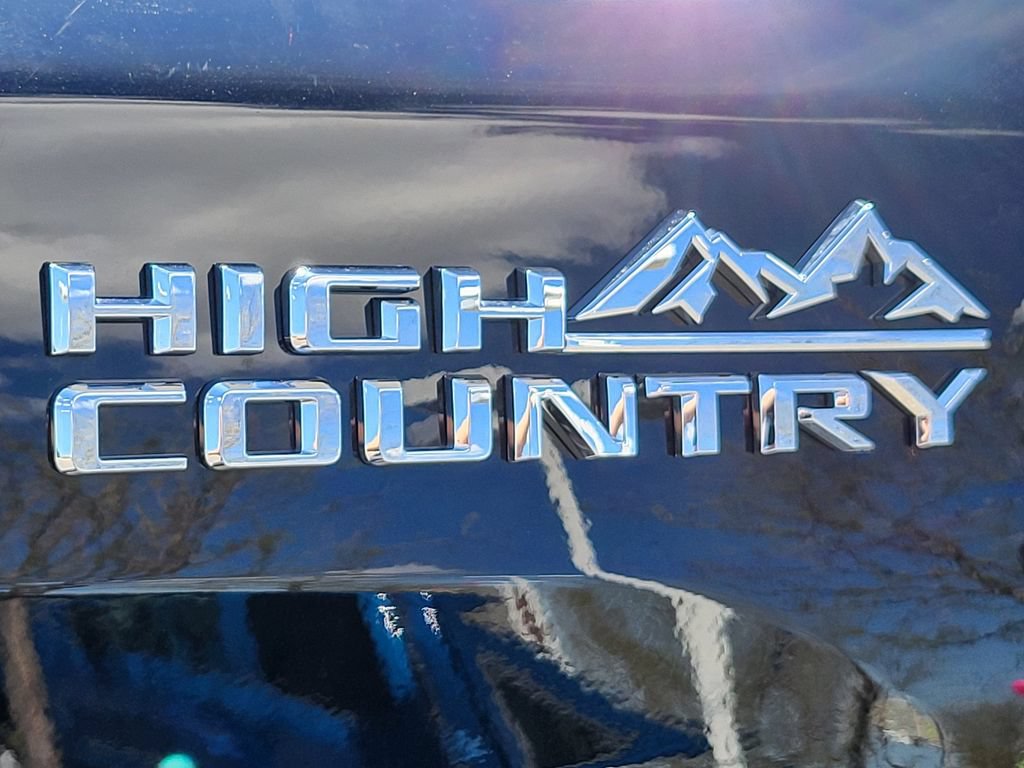 Used 2024 Chevrolet Silverado 2500 High Country w/ High Country Premium Package AWD/4WD image 3