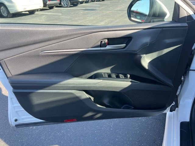 Used 2025 Toyota Camry SE image 25