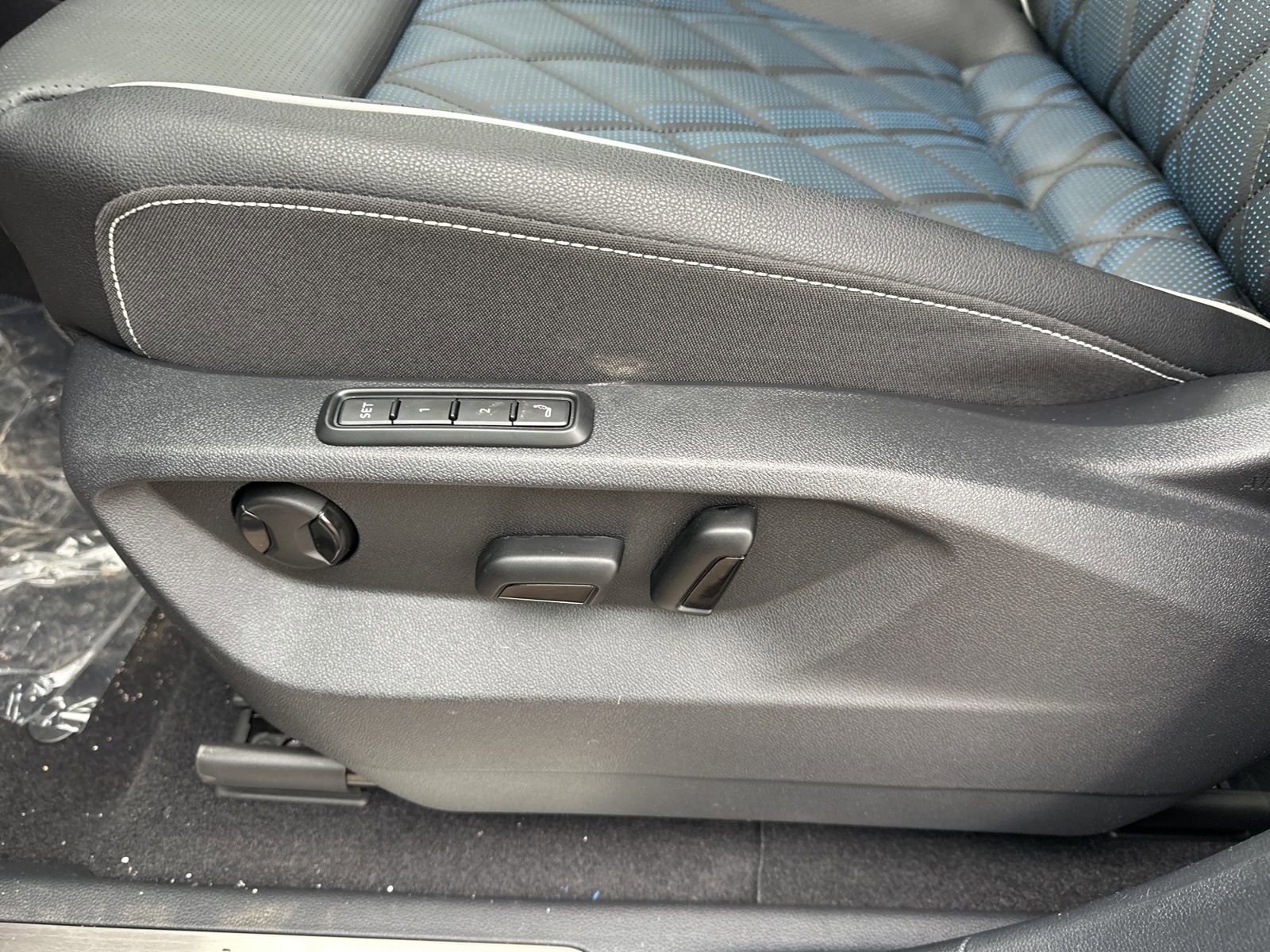 New 2026 Volkswagen Atlas Cross Sport SEL Premium R-Line image 12