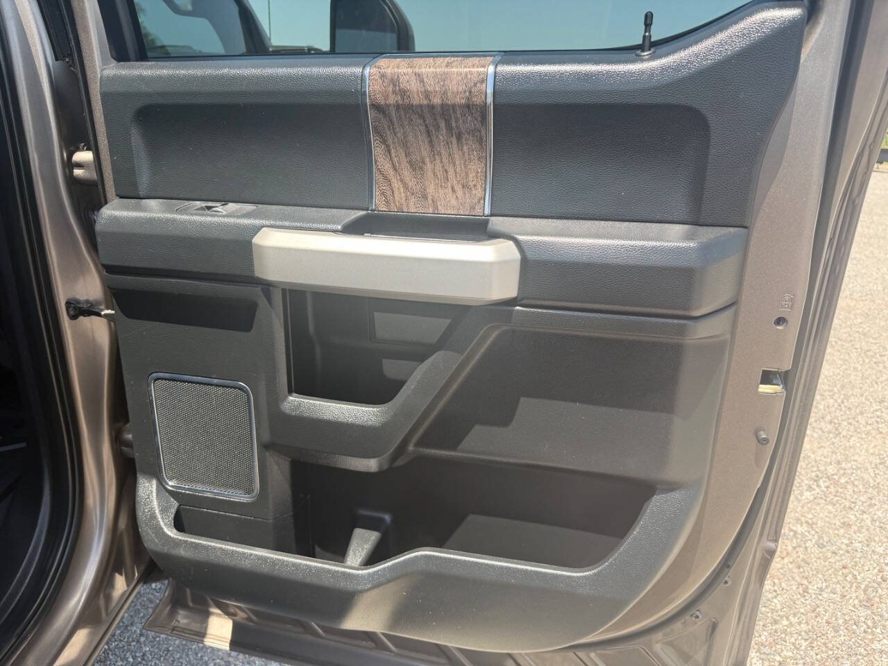 Used 2019 Ford F350 Lariat w/ Lariat Value Package AWD/4WD image 38