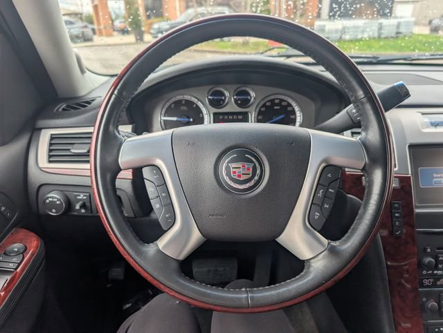Used 2013 Cadillac Escalade Luxury image 10