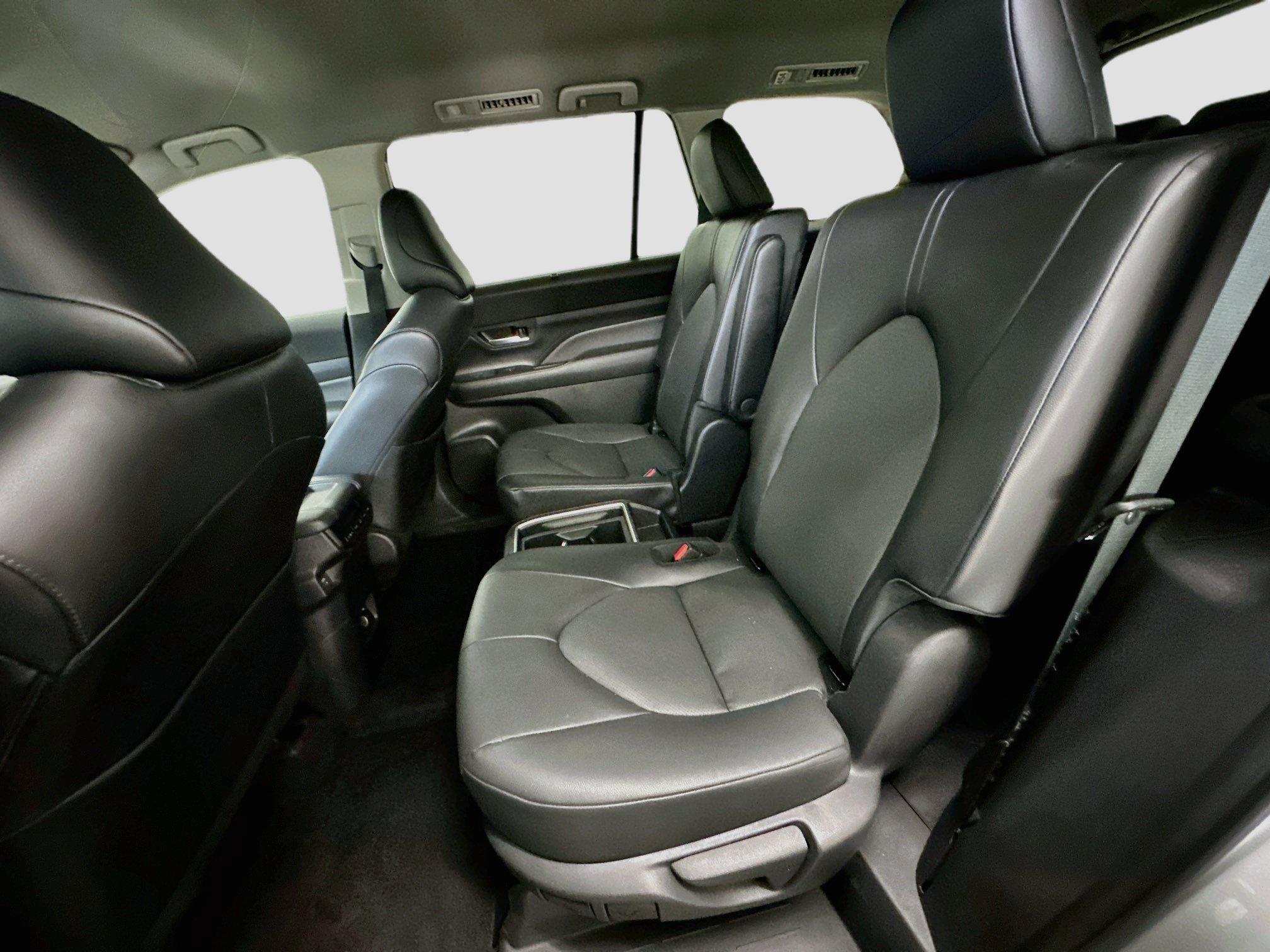 Used 2025 Toyota Grand Highlander AWD image 29