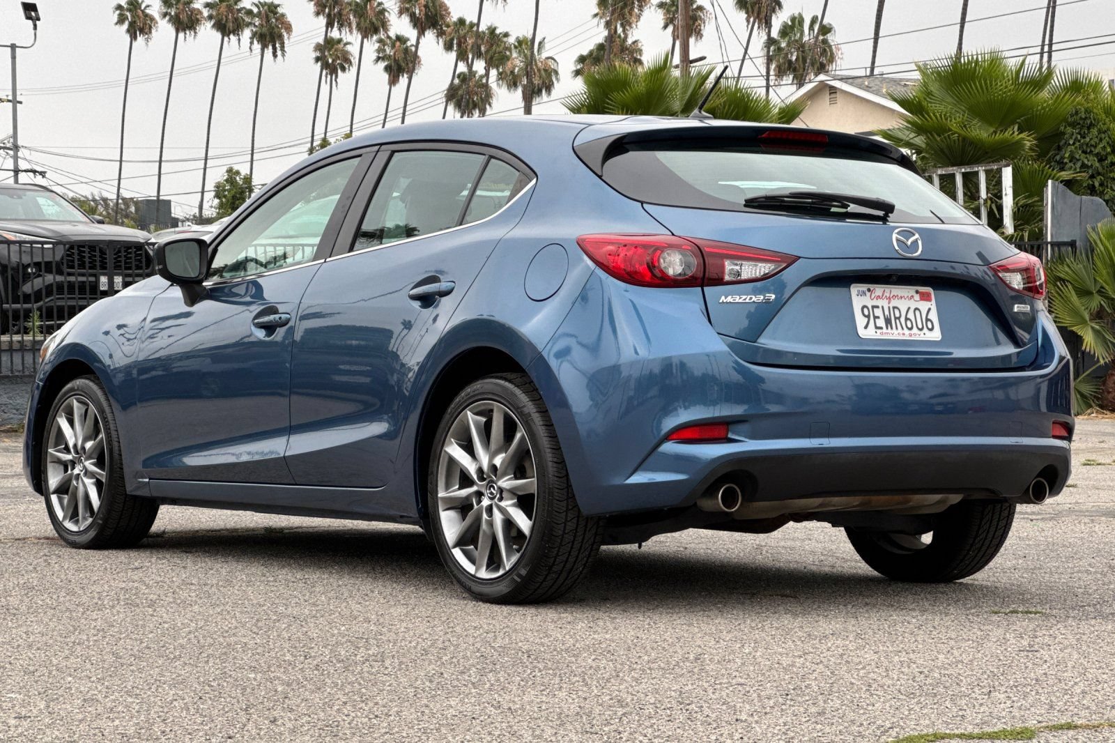 Used 2018 MAZDA MAZDA3 Touring FWD image 6
