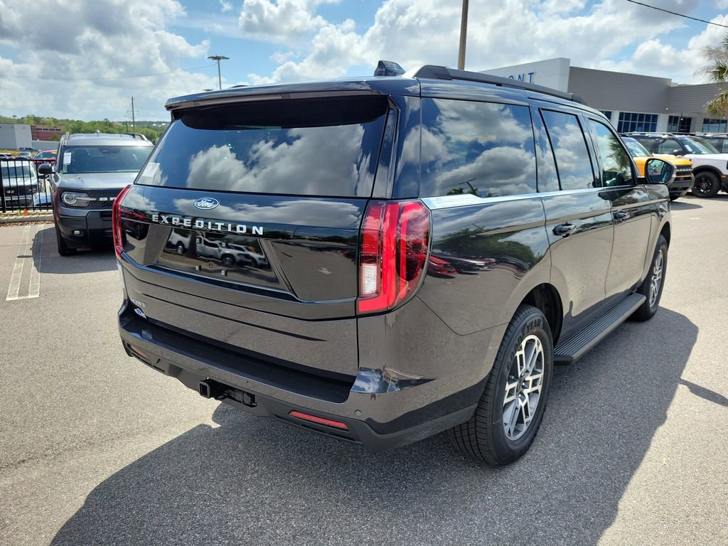 New 2026 Ford Expedition Active image 5