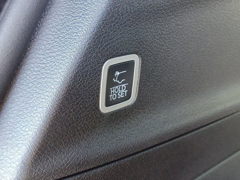 New 2027 Chrysler Pacifica Limited AWD/4WD image 35