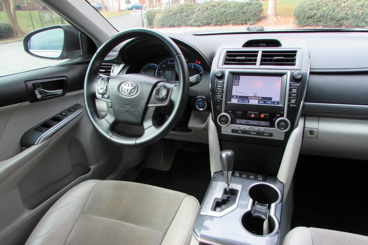 Used 2014 Toyota Camry XLE image 18