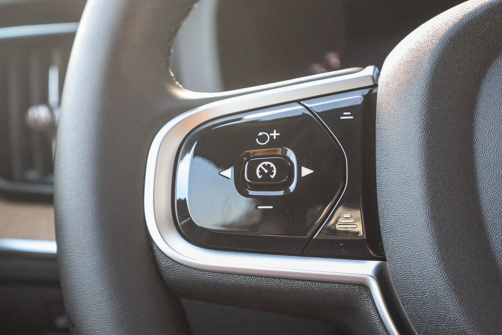 New 2026 Volvo XC60 B5 Plus w/ Climate Package image 36