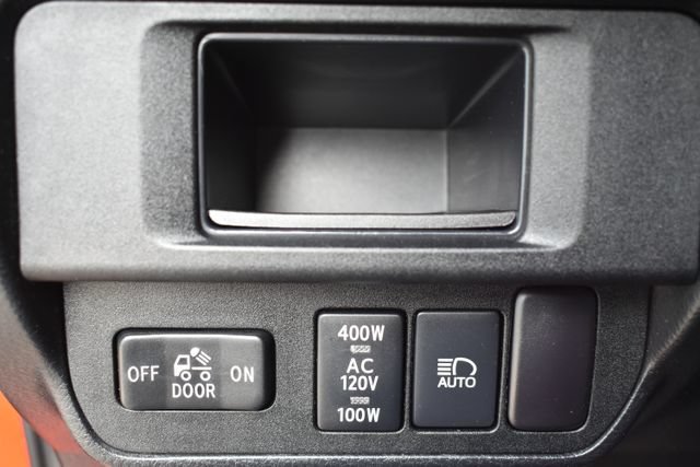 Used 2018 Toyota Tacoma TRD Off-Road w/ Technology Package AWD/4WD image 19