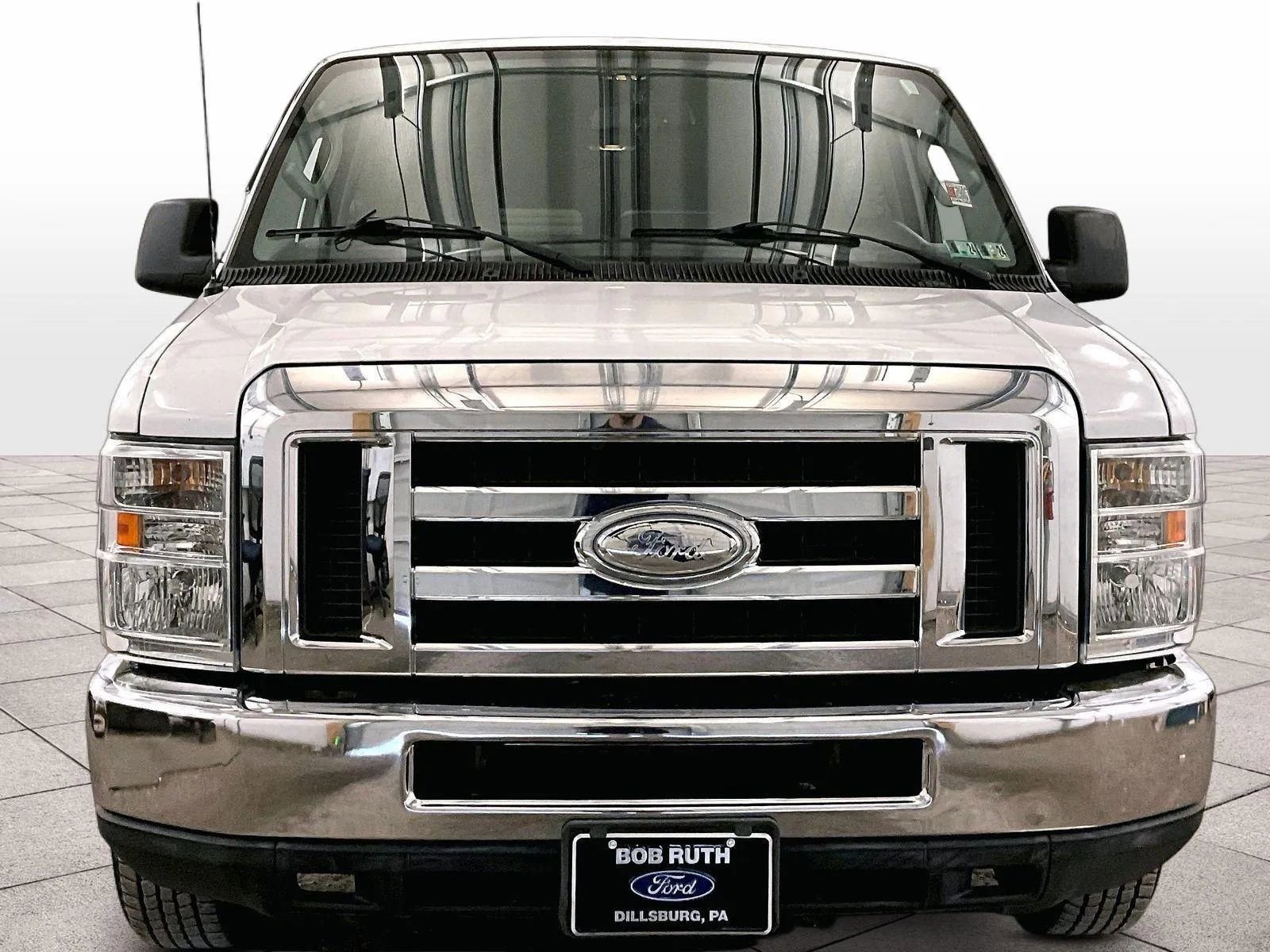 Used 2014 Ford E-350 and Econoline 350 XLT RWD image 4