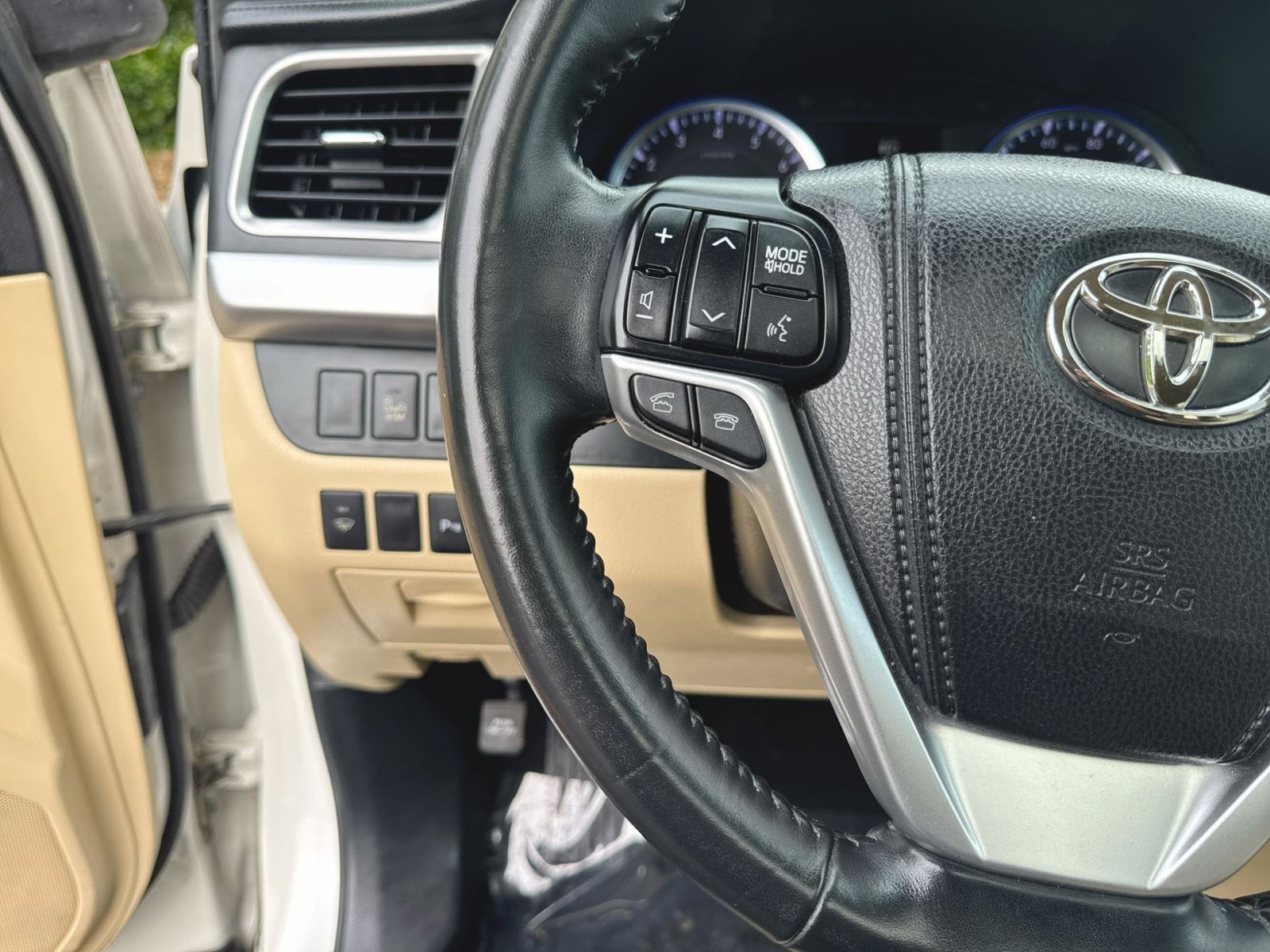 Used 2015 Toyota Highlander Limited AWD/4WD image 46