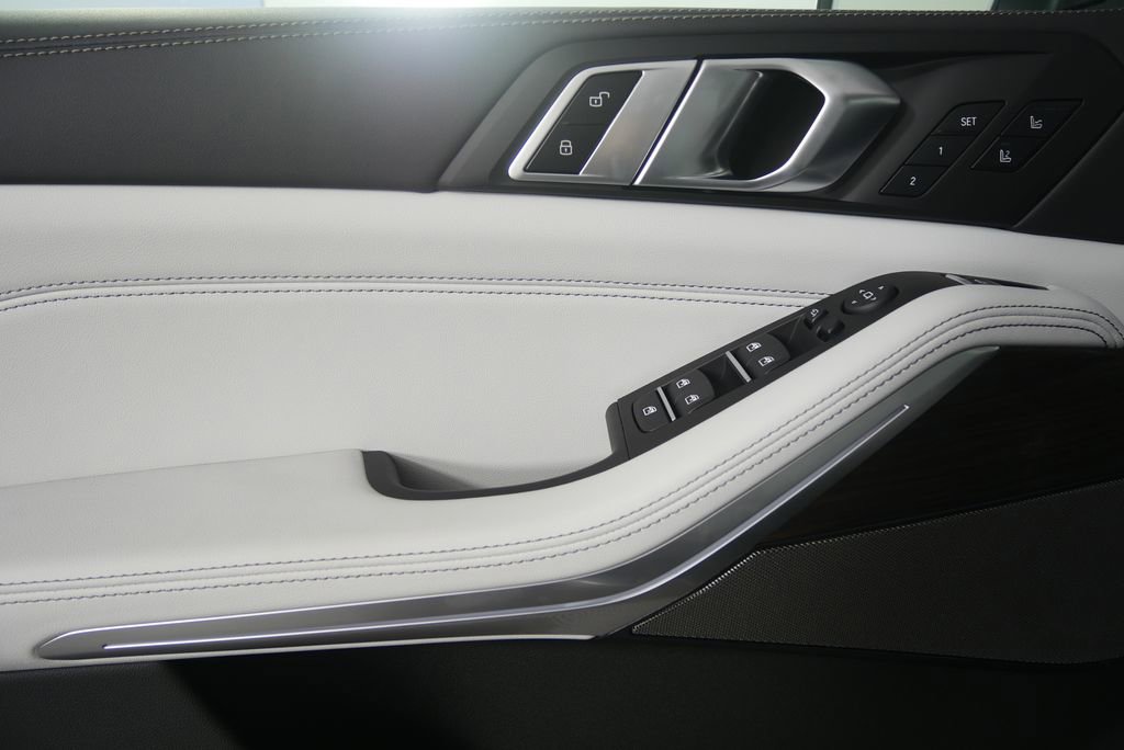 Used 2026 BMW X5 xDrive50e w/ Climate Comfort Package AWD/4WD image 9