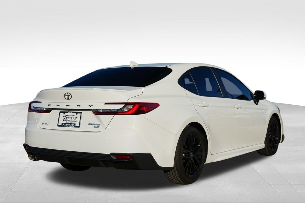 Used 2025 Toyota Camry SE w/ Convenience Package image 7