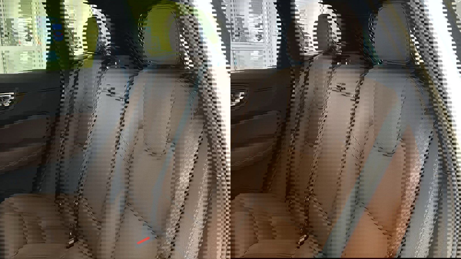 Used 2024 Volvo XC60 T8 Plus w/ Climate Package AWD/4WD image 26