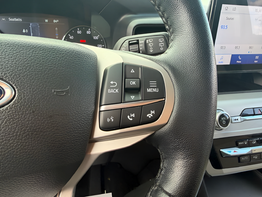 Used 2023 Ford Explorer XLT RWD image 18
