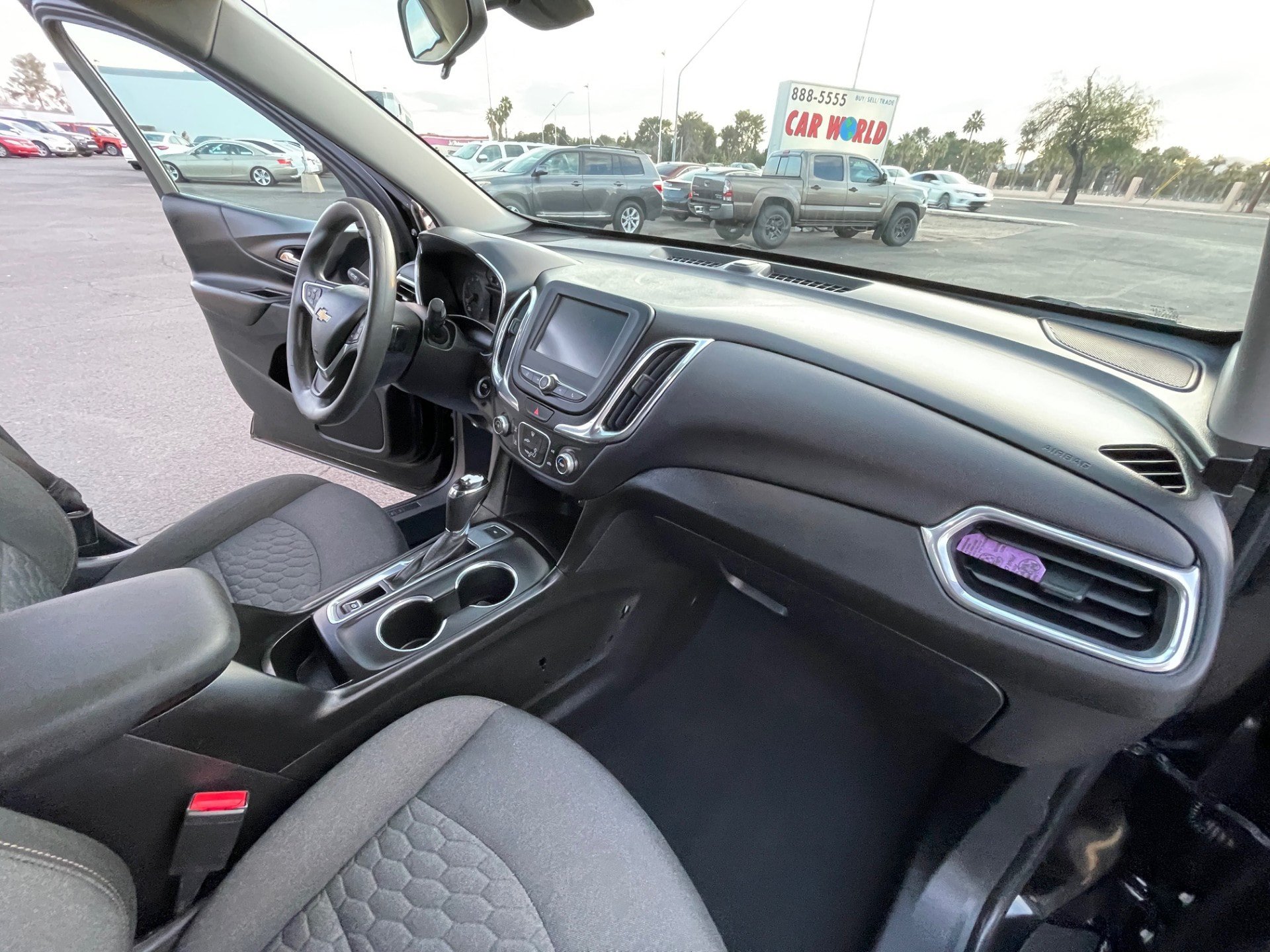Used 2018 Chevrolet Equinox LT FWD image 27